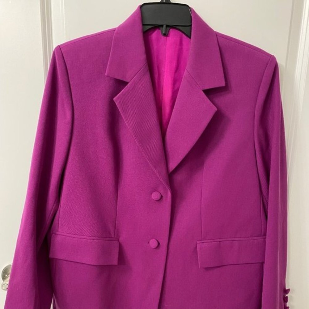 Custom suit set. Fuchsia blazer + skirt.